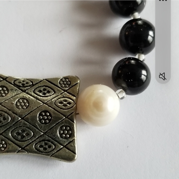 Handmade bracelet black silver red bead beaded shamrock 4 leaf clover - Picture 9 of 14